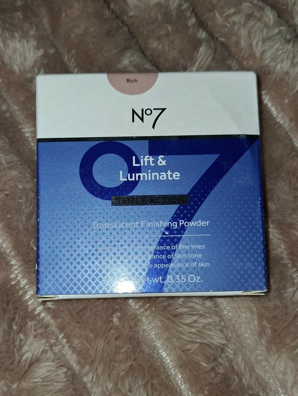 No7 Lift & Luminate Translucent Finishing Powder - Rich Beige